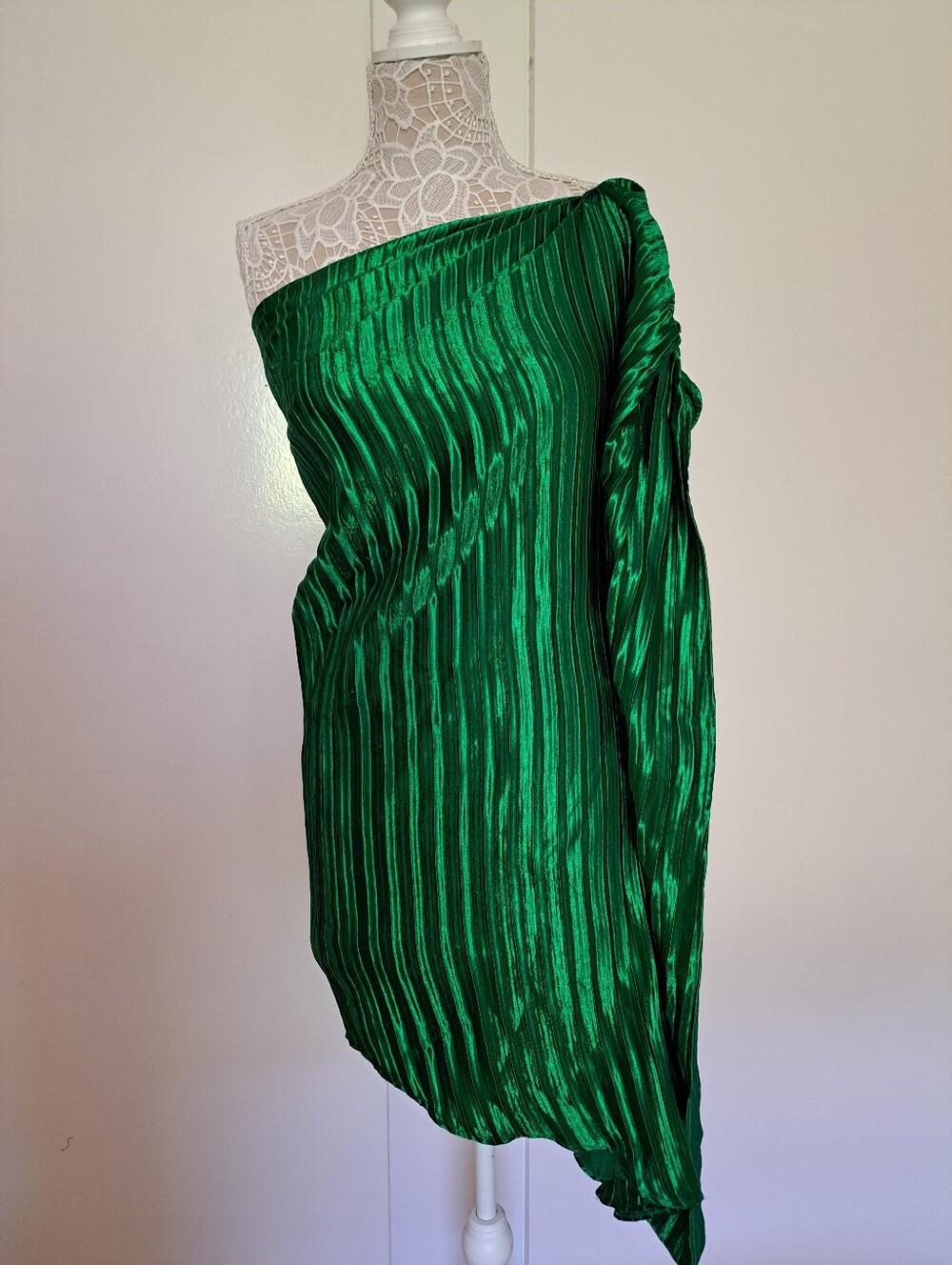 GUAPA Mini Dress  Green  Metallic One-Shoulder Pleated Skirt - Picture 8 of 12